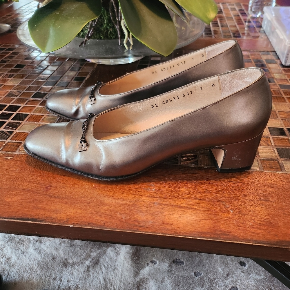 Salvatore Ferragamo leather shoes Size 7 - Picture 3 of 9